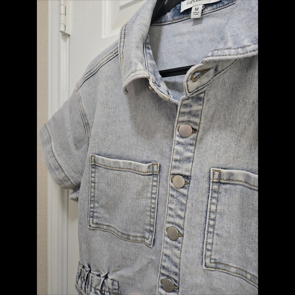 Francesca's Collections Light Wash Denim Romper Sz Med - Picture 2 of 5